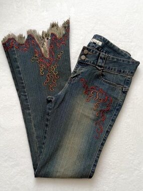Vintage cute rock star embroidered fridge jeans !!